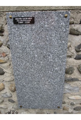 STELE COMMÉMORATIVE POUR ESPACE DISPERSION